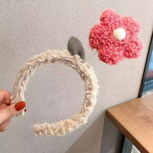Cute three-dimensional flower headband